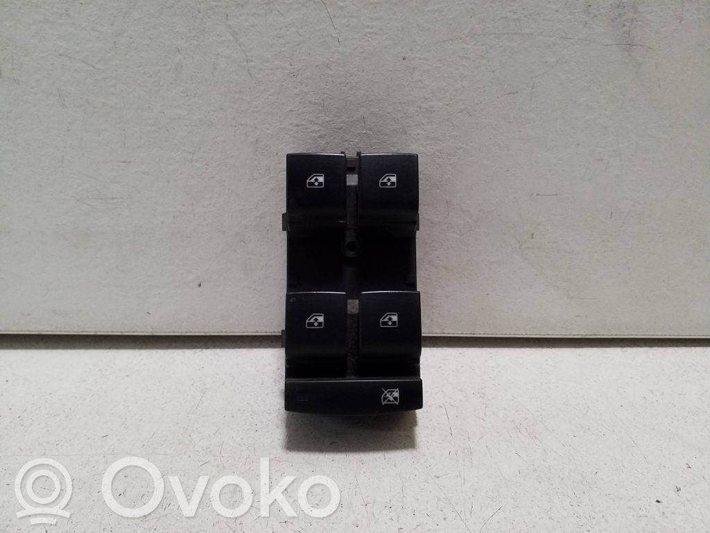 Chevrolet Orlando Electric window control switch 
