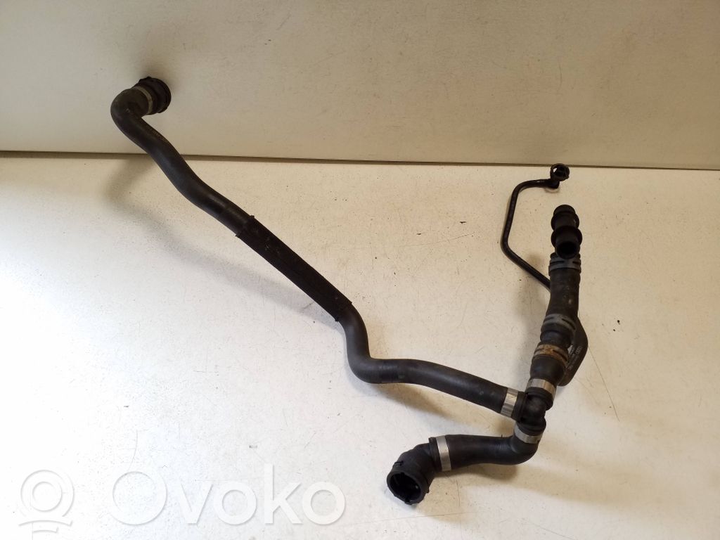 Audi Q7 4M Tubo flessibile del liquido di raffreddamento del motore 