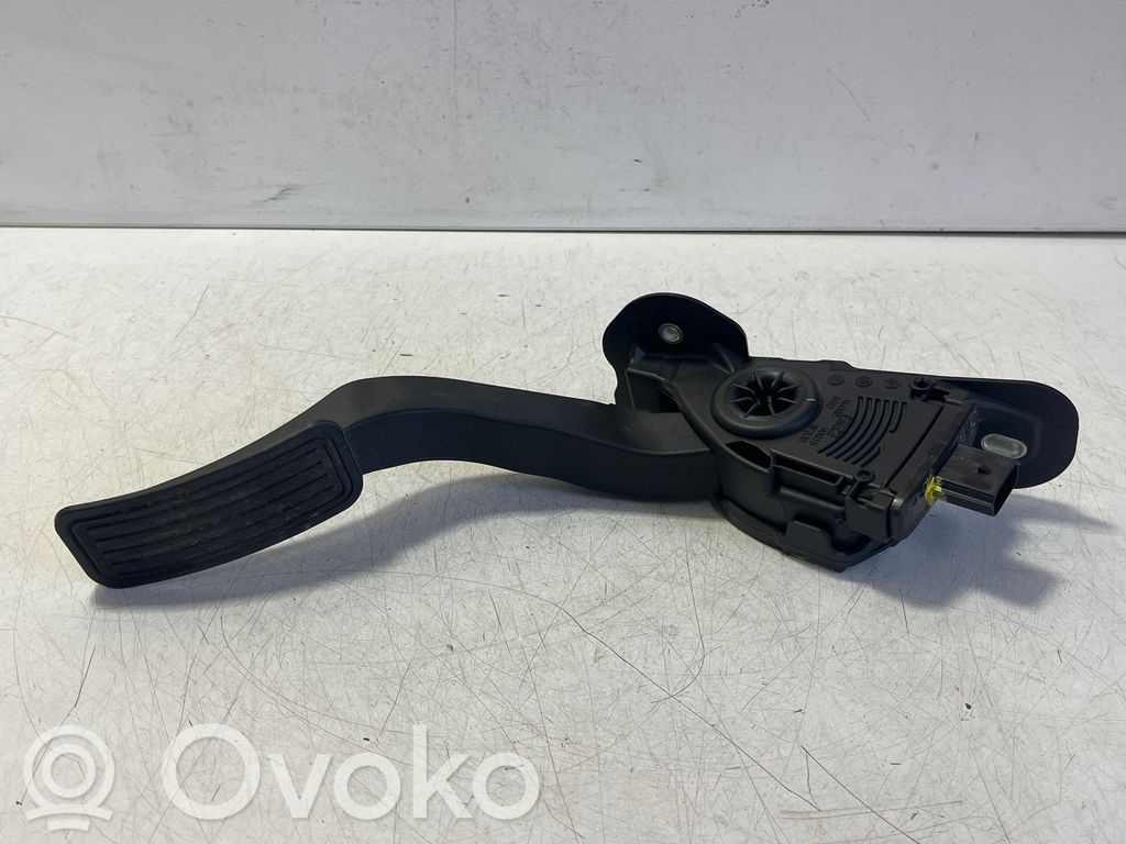 Accelerator throttle pedal   BE5C9F836AA