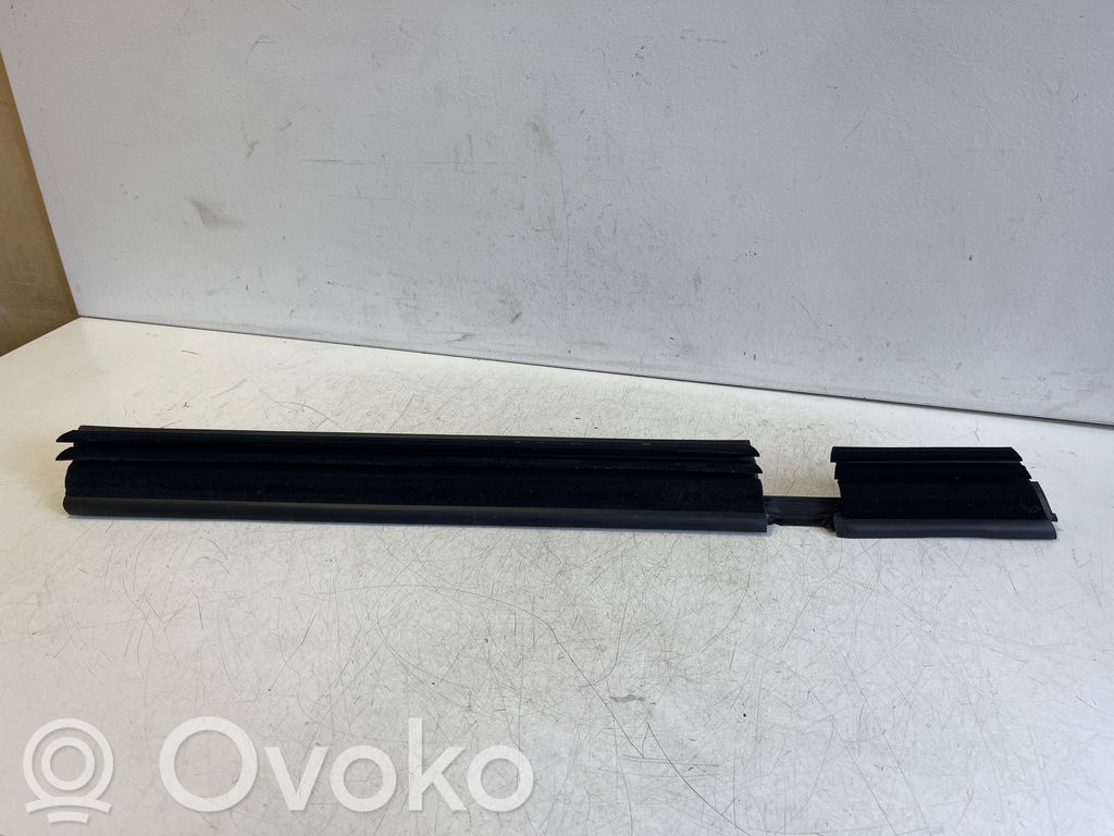 Mercedes-Benz EQC Listwa / Uszczelka szyby drzwi tylnych