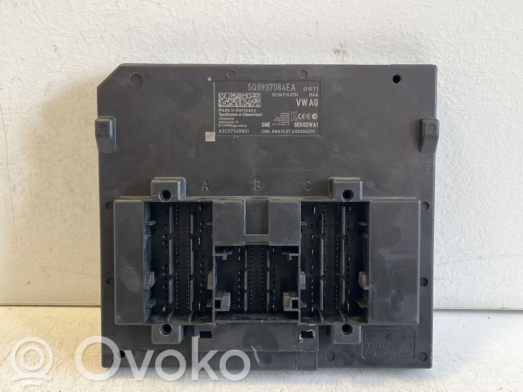 Unidad de control/módulo de carrocería central   5Q0937084EA