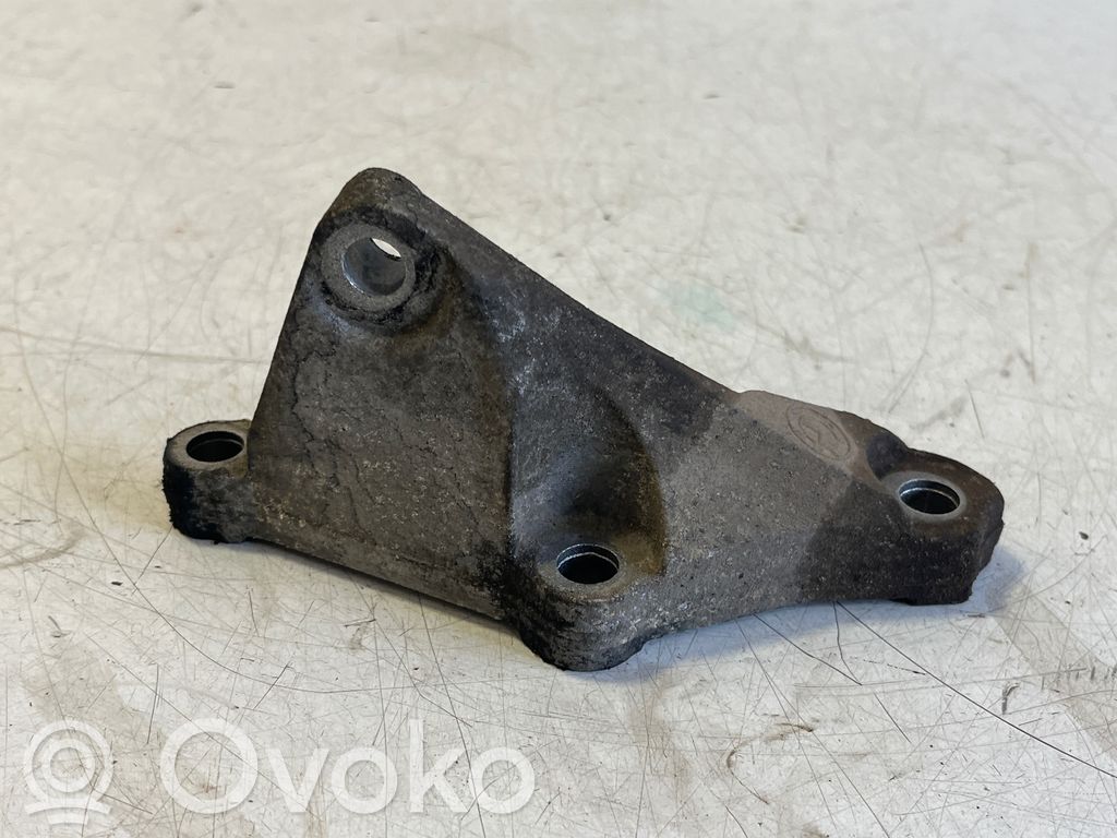 Soporte de la bomba de combustible   7810698