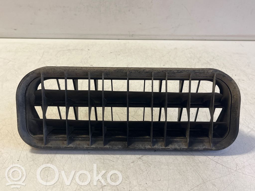 Volkswagen Transporter - Caravelle T5 Válvula de presión del panel lateral trasero
