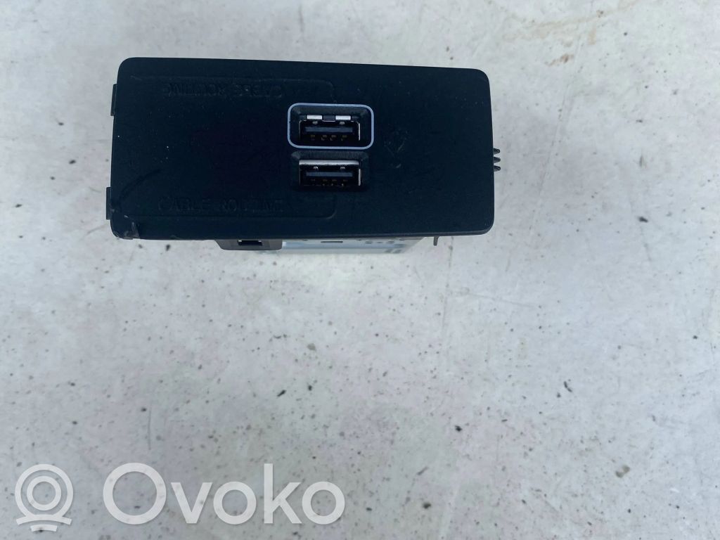 Volvo XC90 USB socket connector 