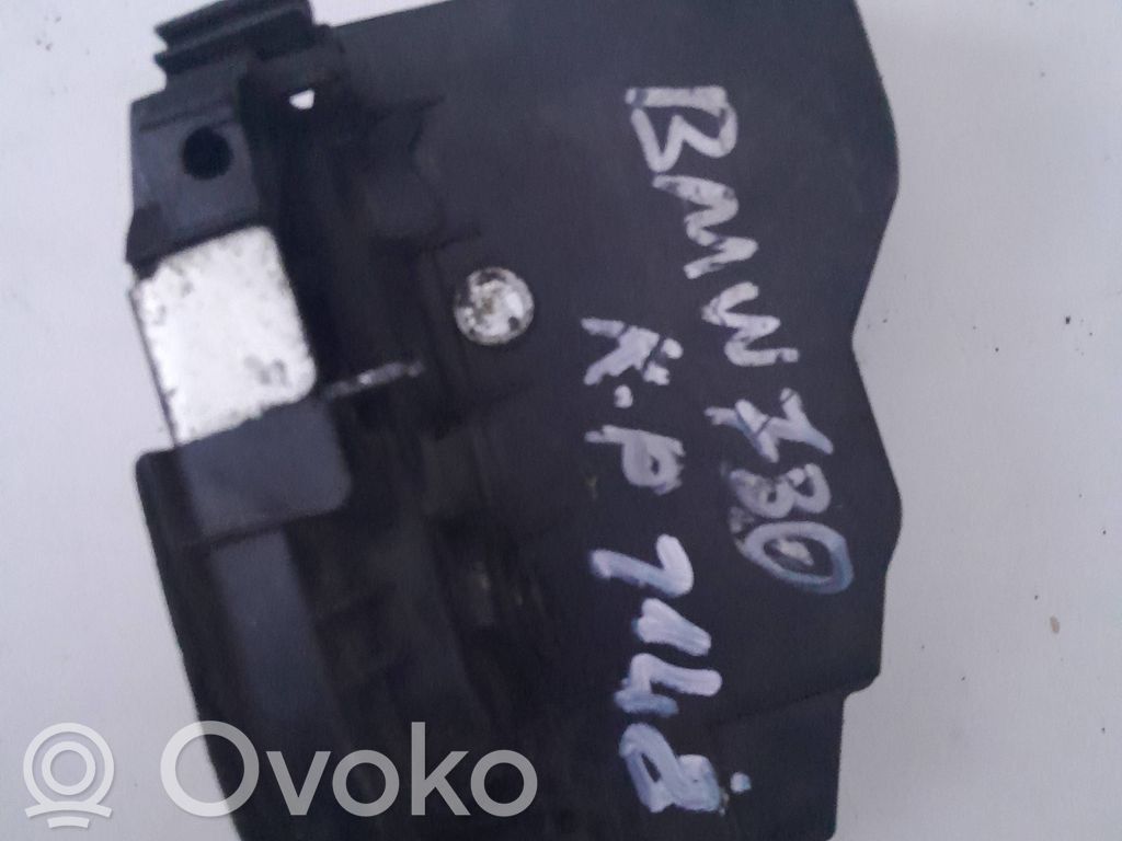 Aizmugurē slēdzene   710073