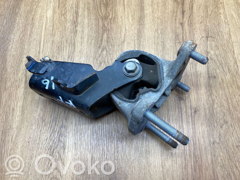 Lexus RX 450H Engine mount bracket 