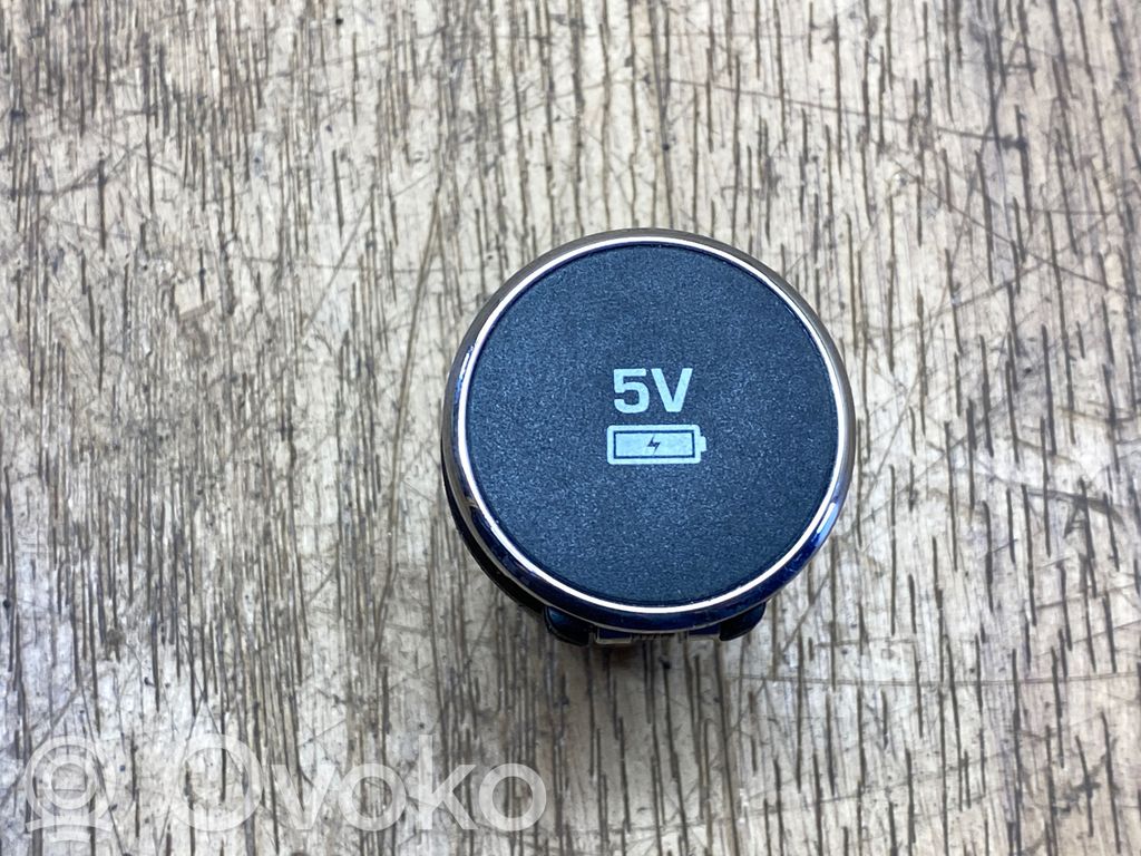 Land Rover Discovery 5 USB socket connector 