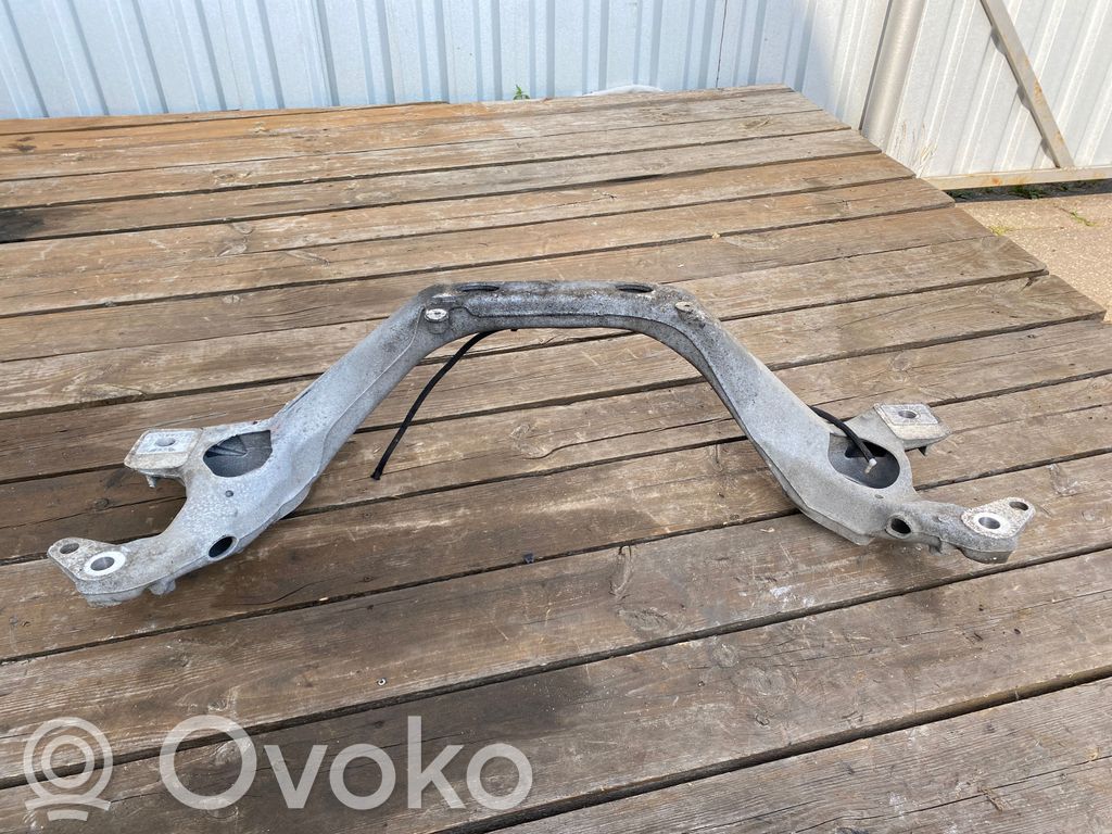 Volkswagen Touareg II Engine mounting bracket 