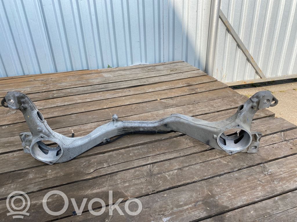 Volkswagen Touareg II Engine mounting bracket 