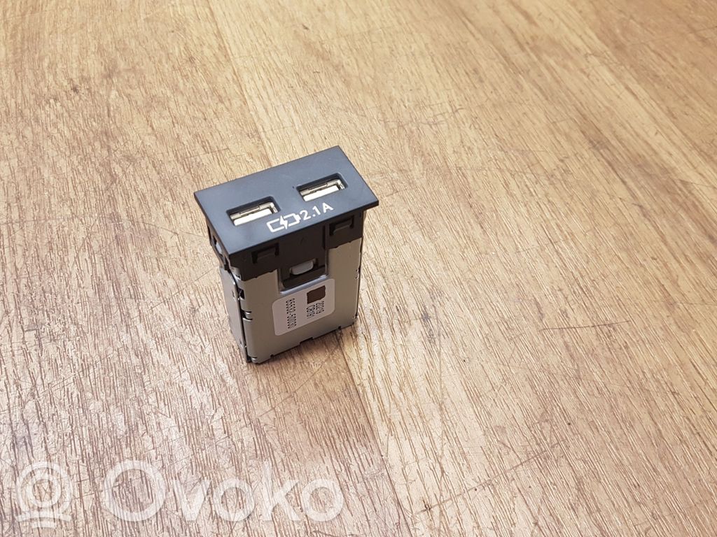 Lexus RX 450H Enchufe conector USB 