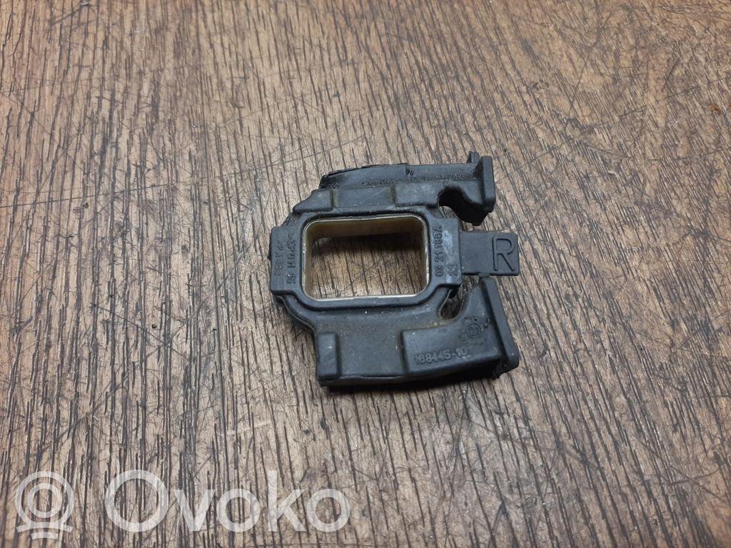 BMW 1 F40 Radiator mount bracket 