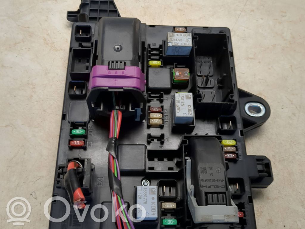 Opel Zafira C Fuse module 