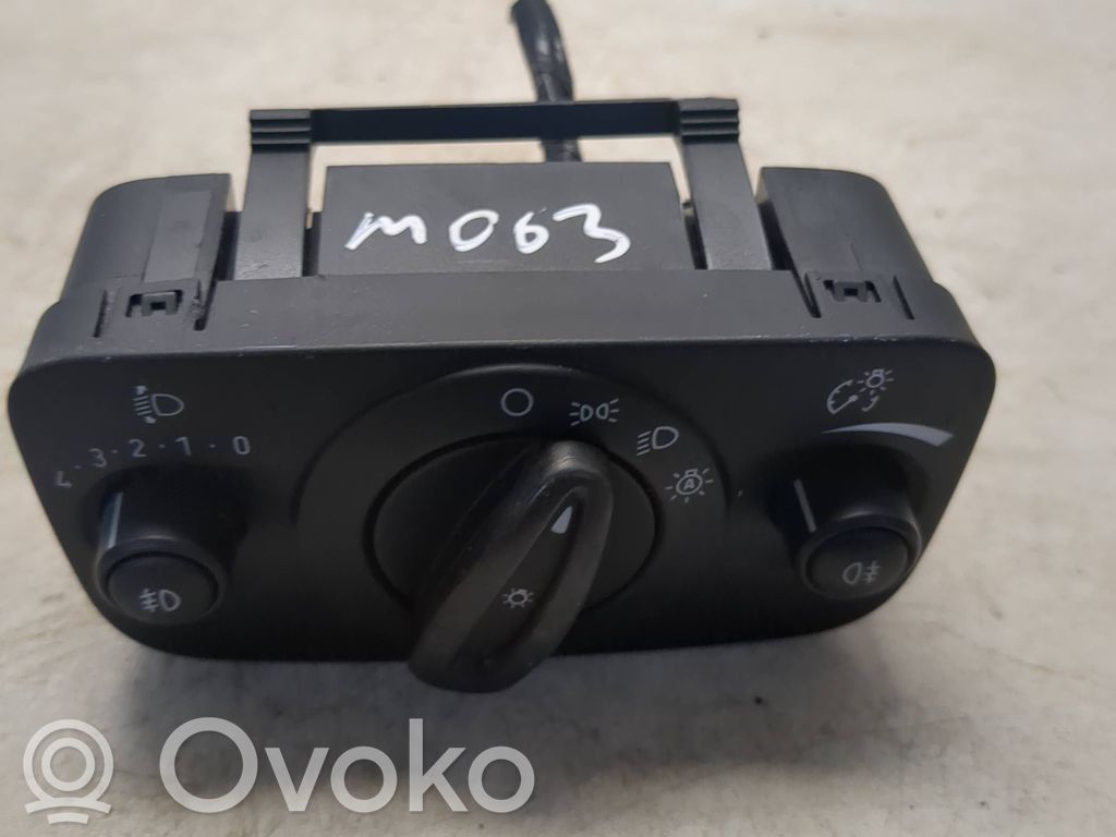 Ford Ecosport Light switch 