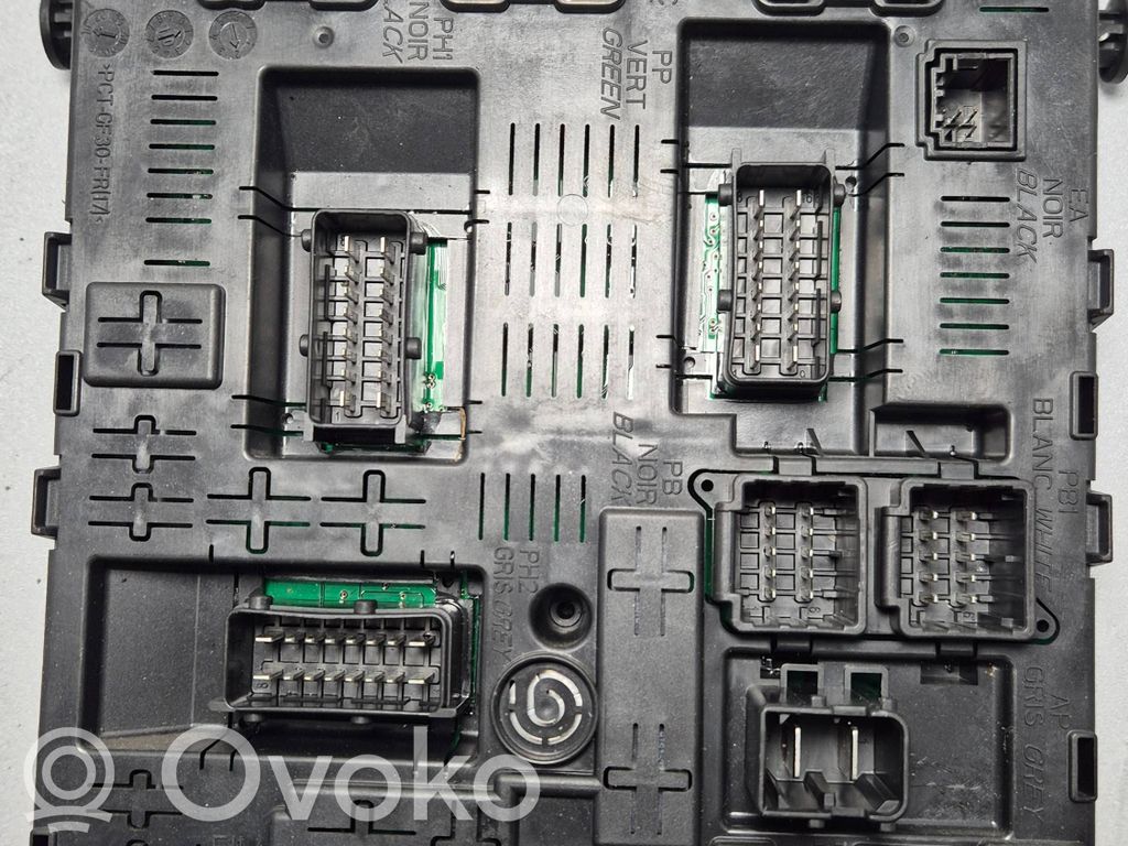 Peugeot 308 Fuse module 