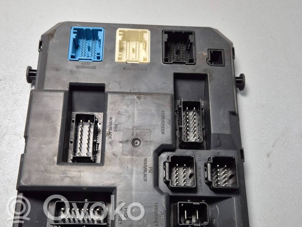 Citroen C4 II Picasso Fuse module 