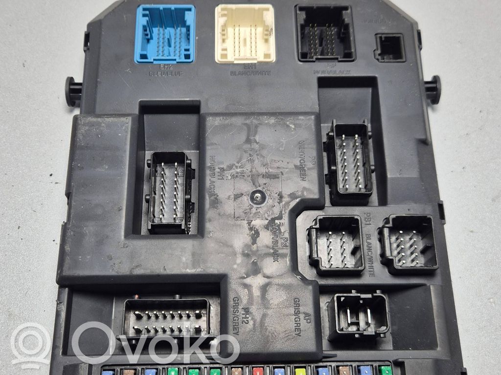 Citroen C4 II Picasso Fuse module 