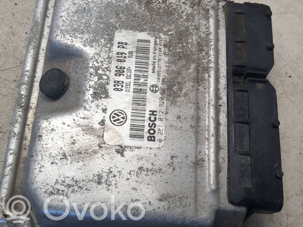 Volkswagen PASSAT B5.5 Engine control unit/module 