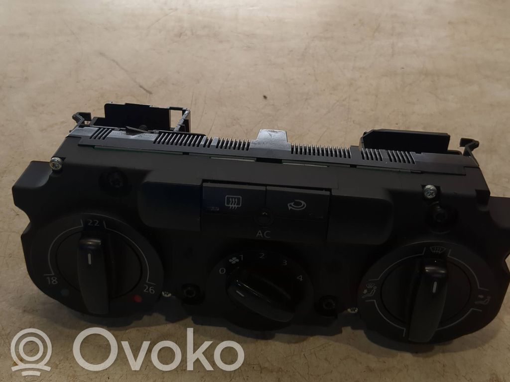 Volkswagen Tiguan Climate control unit 