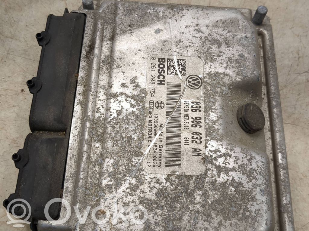 Volkswagen Tiguan Engine control unit/module 