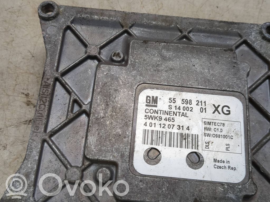 Opel Zafira B Engine control unit/module 