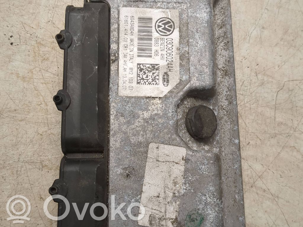 Volkswagen Golf V Engine control unit/module 