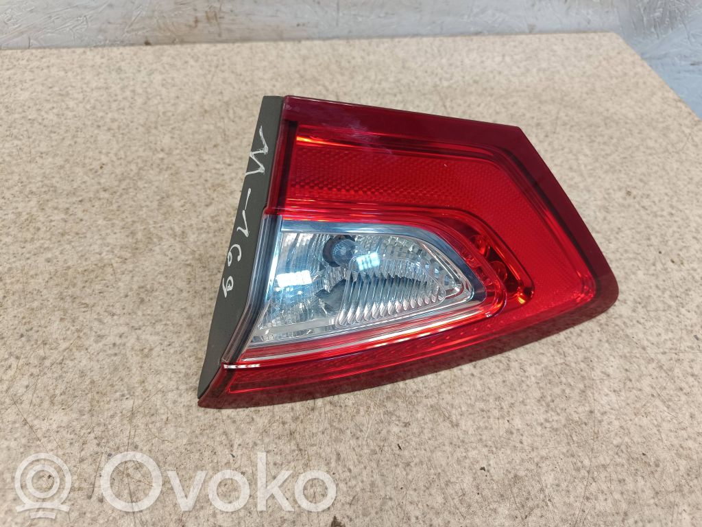 Ford Mondeo MK V Galinis žibintas dangtyje 