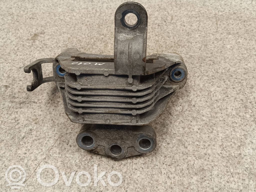 Opel Astra J Engine mount bracket 