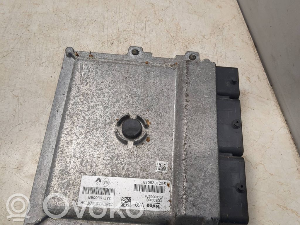 Dacia Sandero Engine control unit/module 
