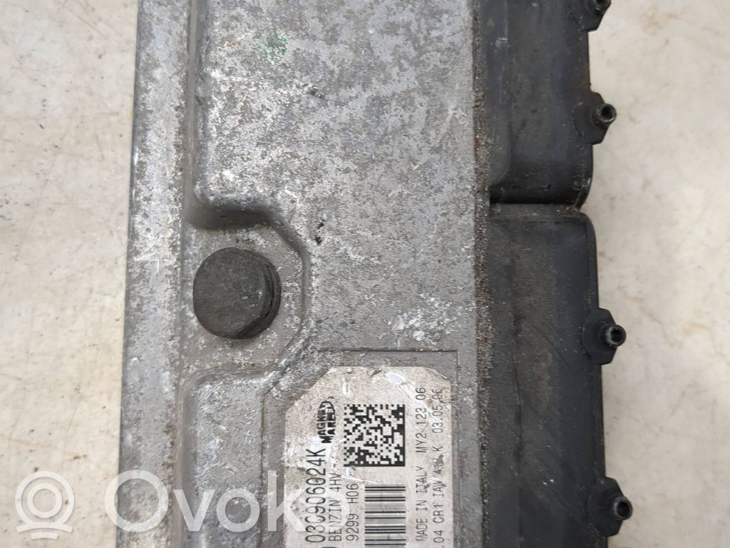 Volkswagen Golf V Engine control unit/module 