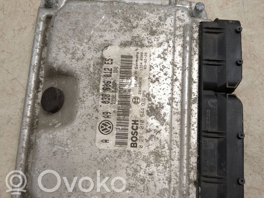 Volkswagen Golf V Engine control unit/module 
