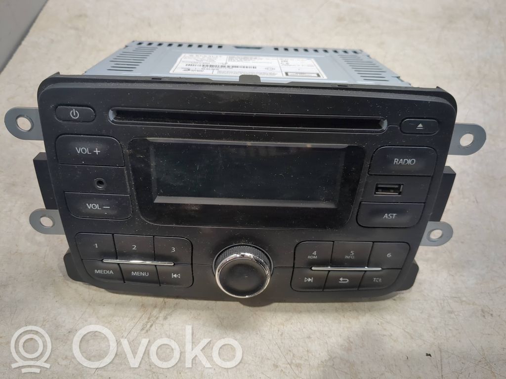 Dacia Duster Panel / Radioodtwarzacz CD/DVD/GPS 