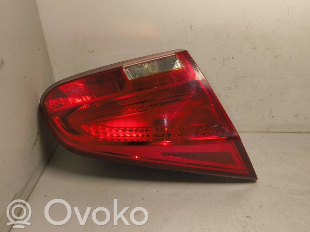 KIA Ceed Aizmugurējais lukturis pārsegā 