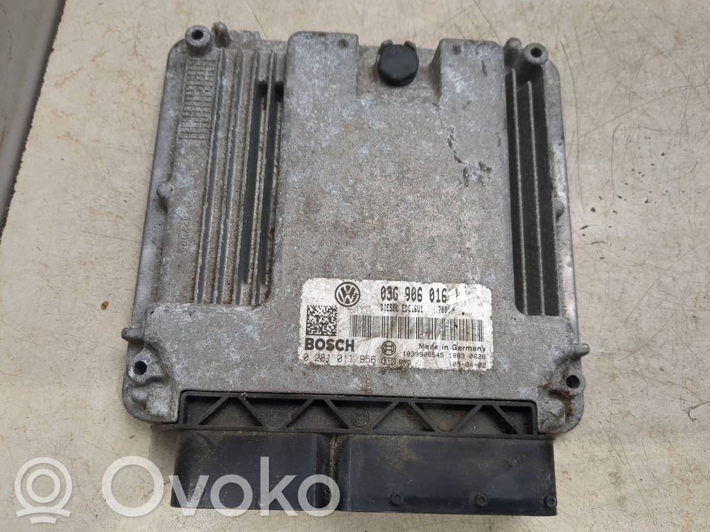 Volkswagen Touran I Engine control unit/module 