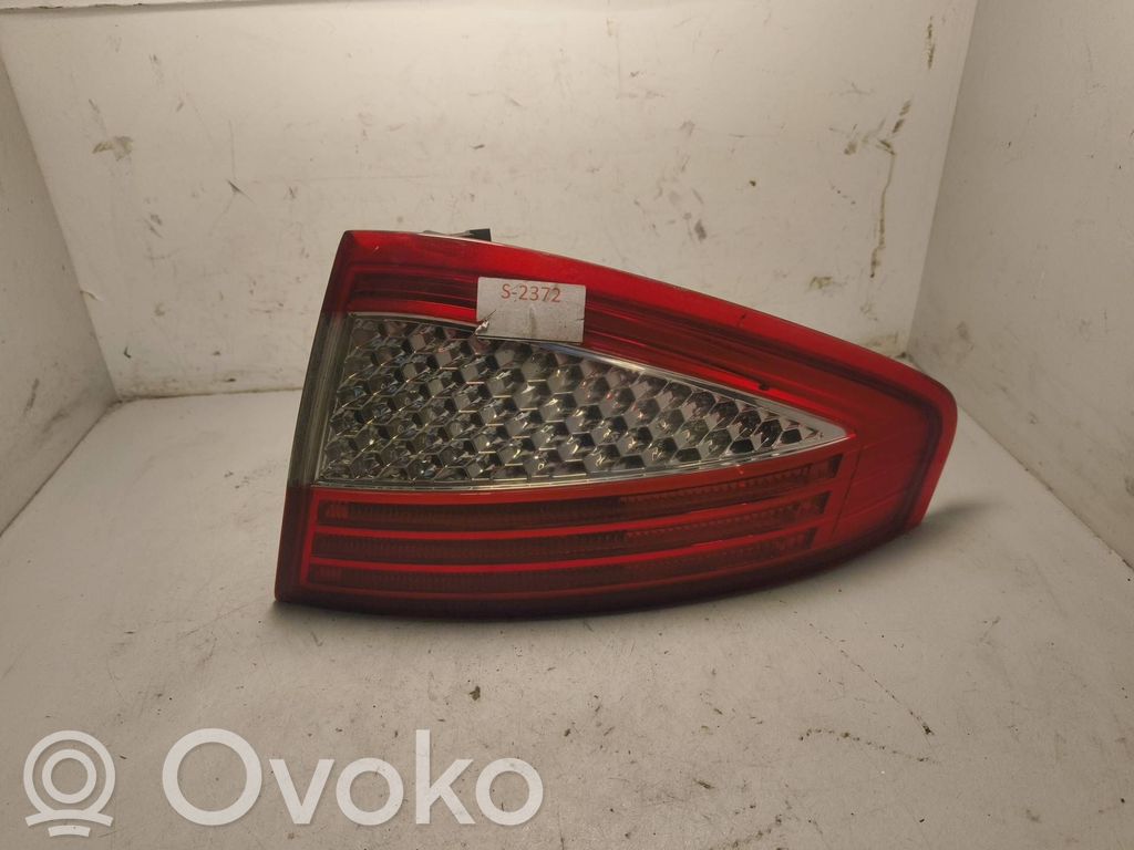 Ford Mondeo MK IV Задний фонарь в кузове 