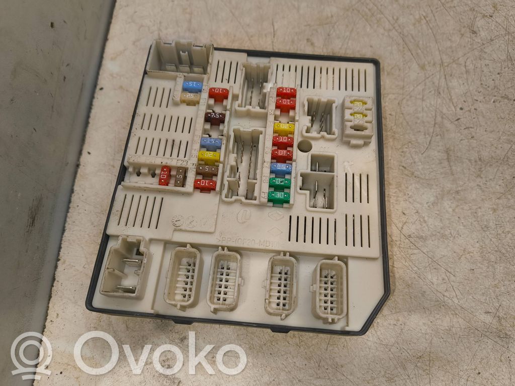 Renault Laguna III Fuse module 