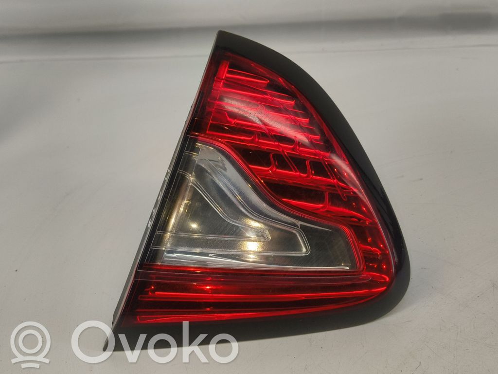 Renault Captur Tailgate rear/tail lights 