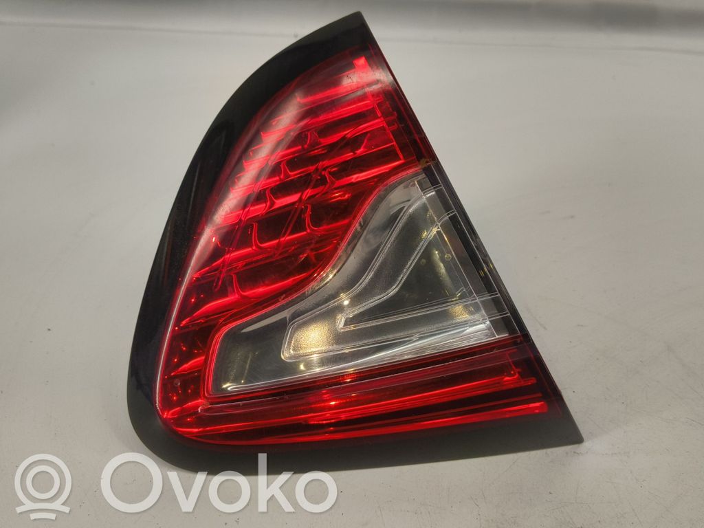 Renault Captur Tailgate rear/tail lights 
