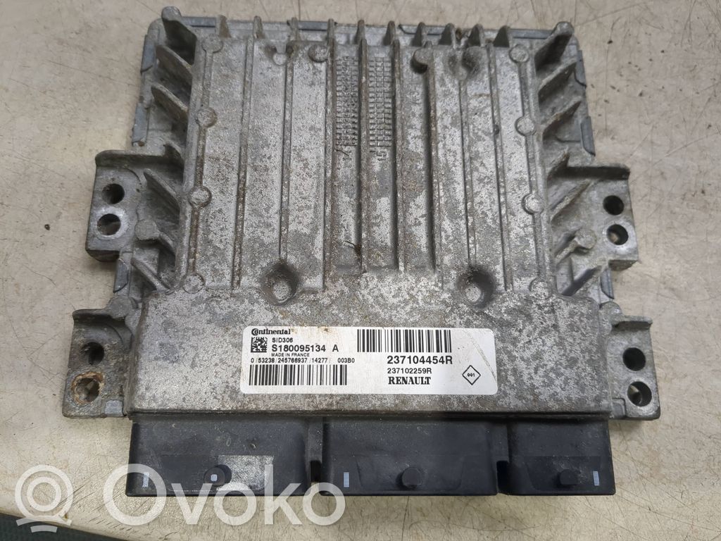 Dacia Duster Engine control unit/module 