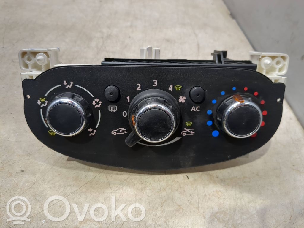 Dacia Duster Climate control unit 