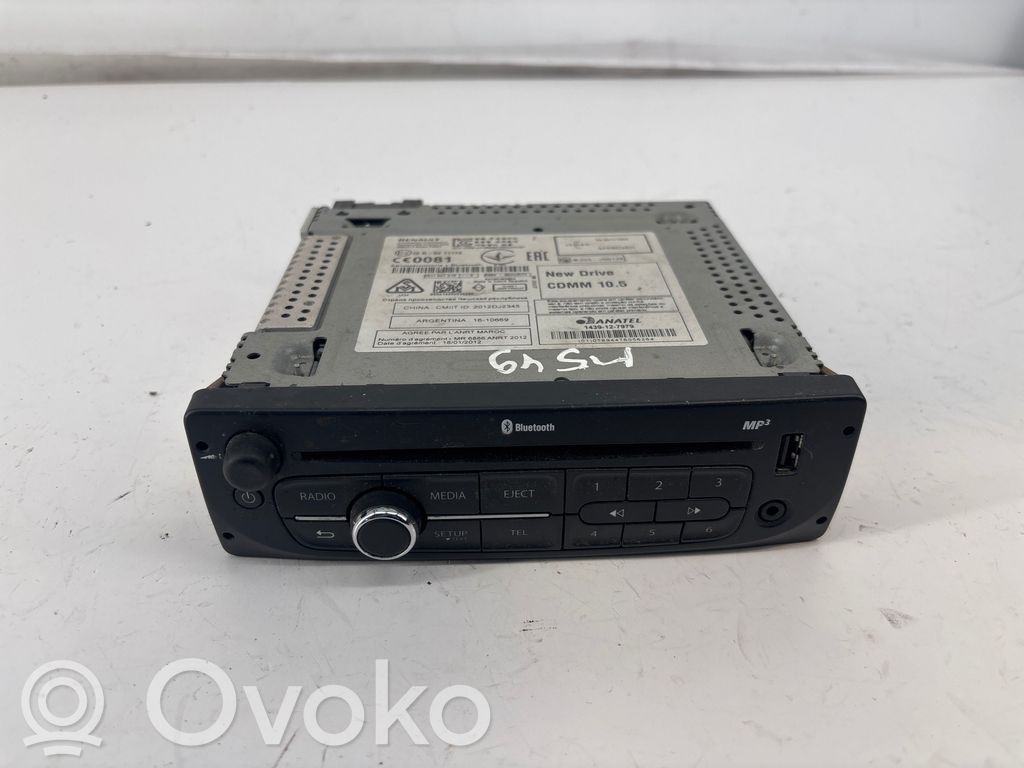 Renault Master III Panel / Radioodtwarzacz CD/DVD/GPS 