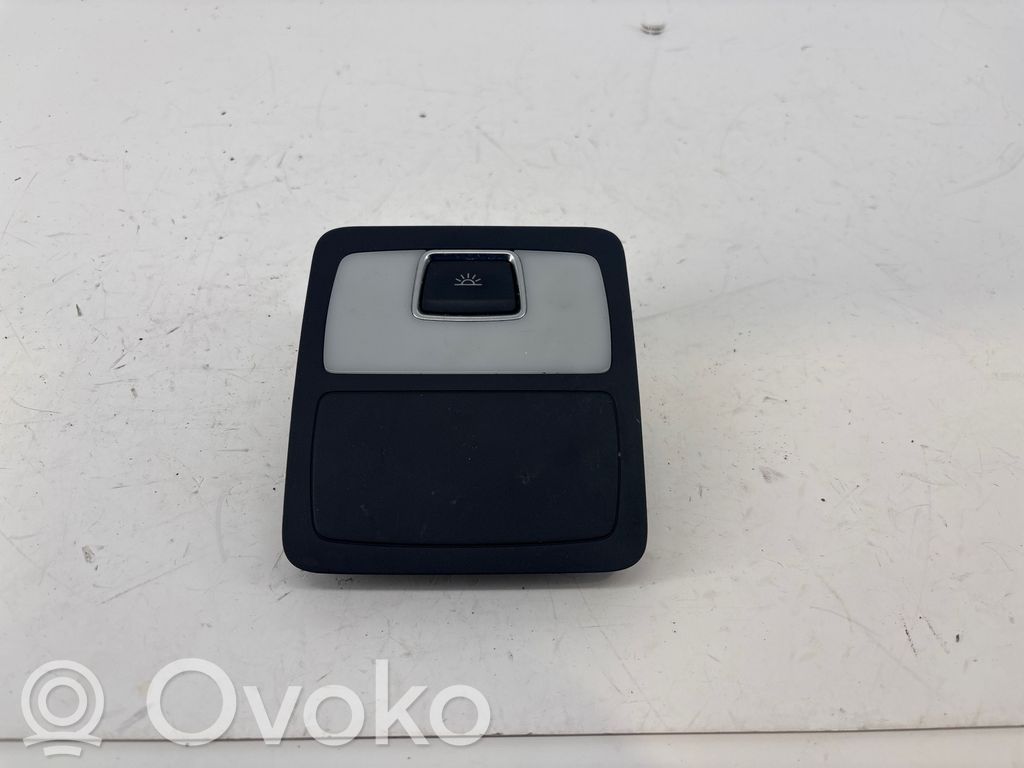 Audi Q7 4L Lampka podsufitki tylna 
