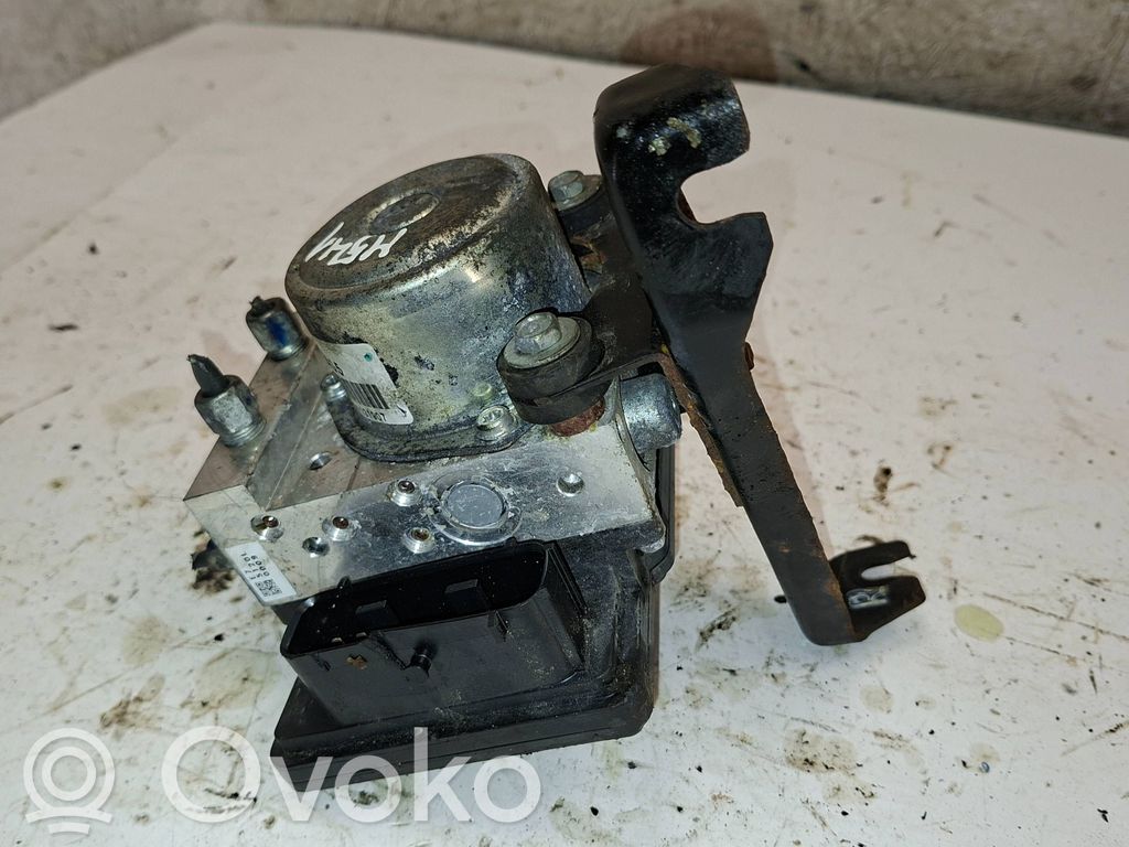 Nissan Juke I F15 ABS Blokas 