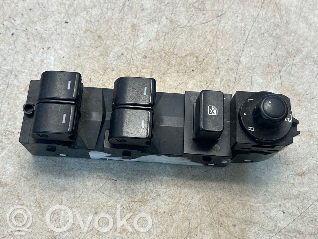 Mazda CX-5 Electric window control switch 