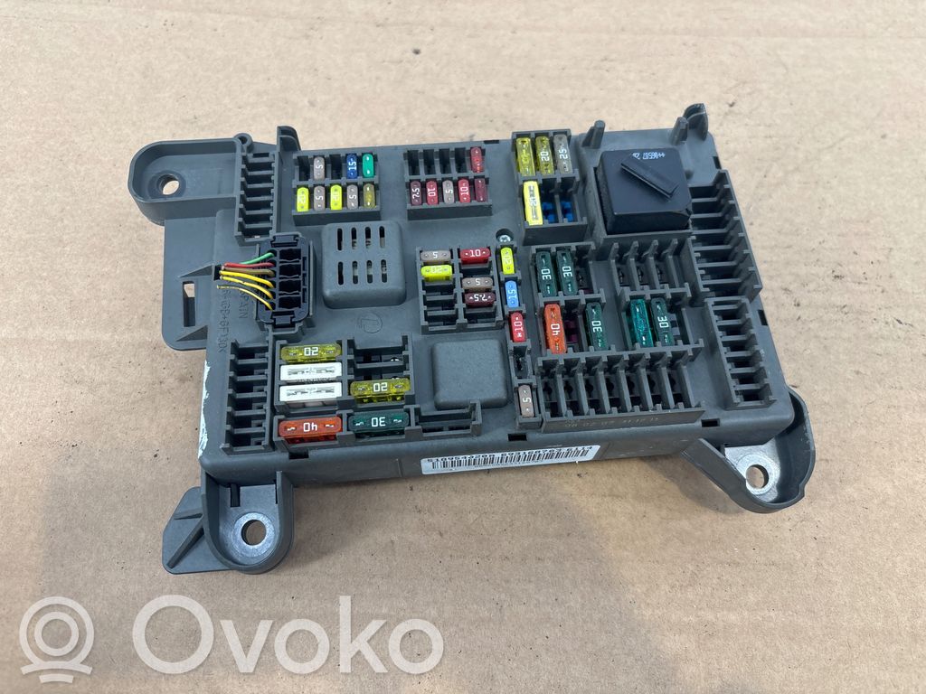 BMW X5 E70 Fuse module 