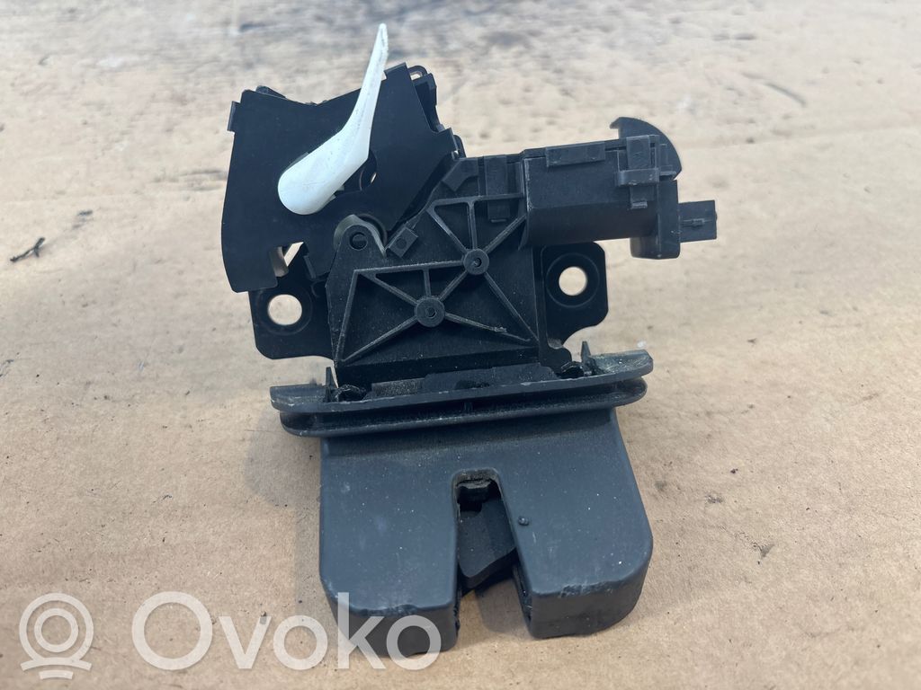 Audi Q7 4L Takaluukun lukon salvan moottori 