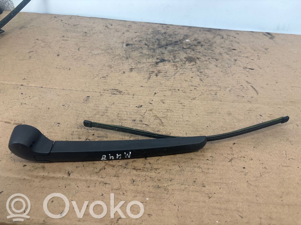 Audi A1 Ramię wycieraczki szyby tylnej 