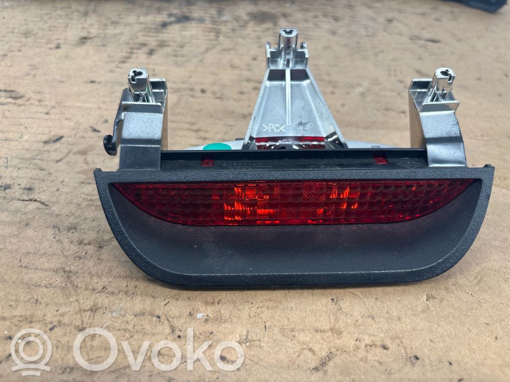 Dacia Duster Third/center stoplight 