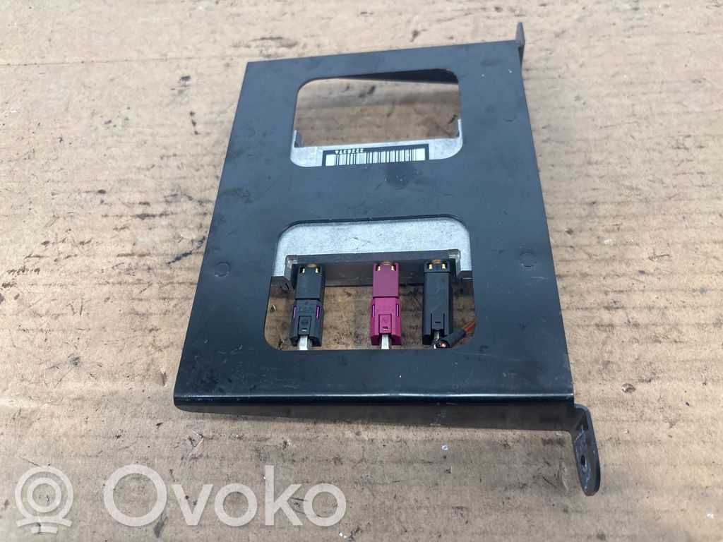 BMW 1 E81 E87 Aerial antenna amplifier 