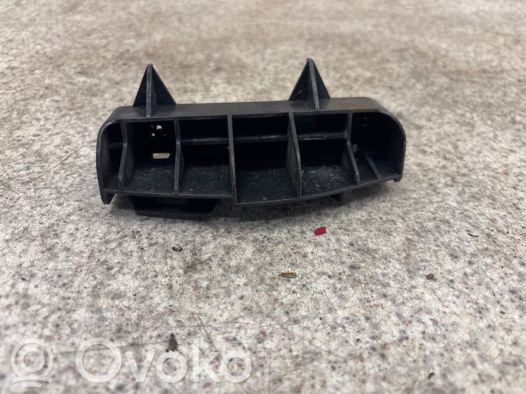 Toyota Auris 150 Uchwyt / Mocowanie zderzaka tylnego 