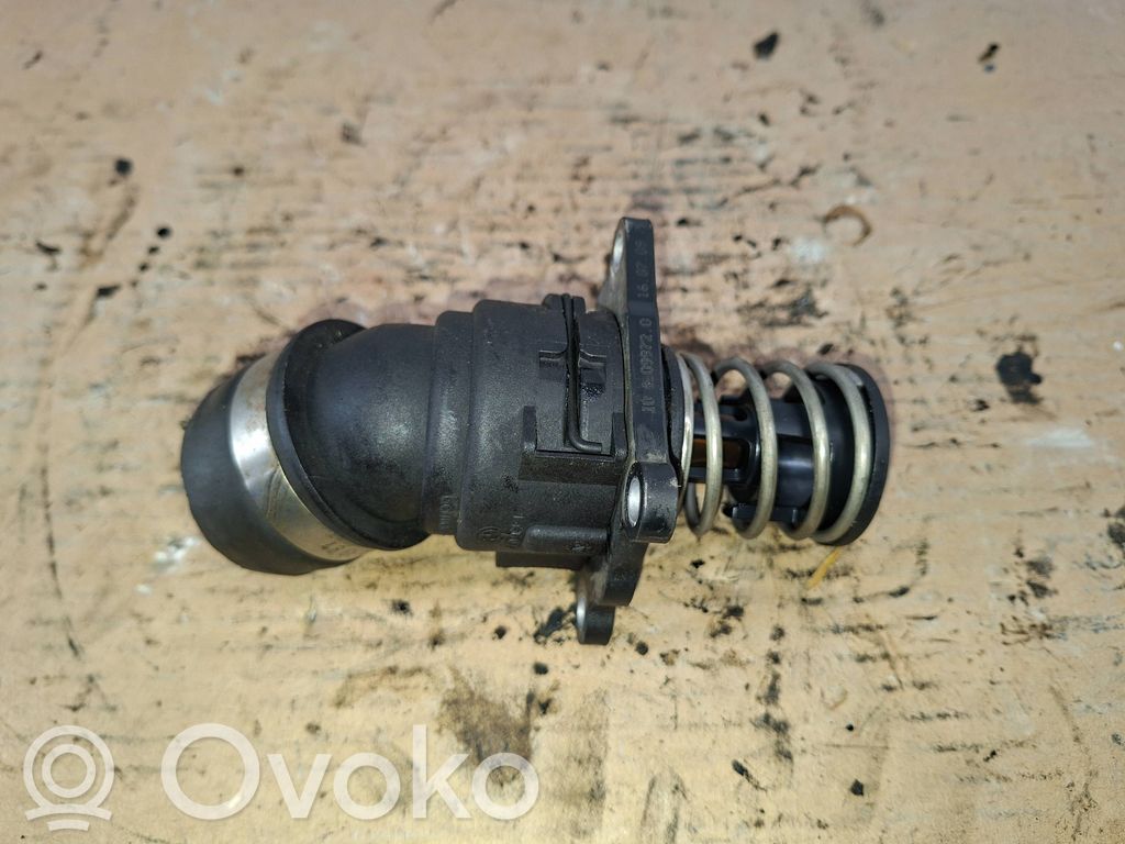BMW 1 E81 E87 Termostaatin kotelo 